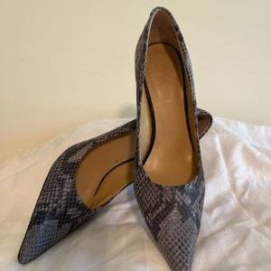Snake skin light and dark blue pumps 6.5M